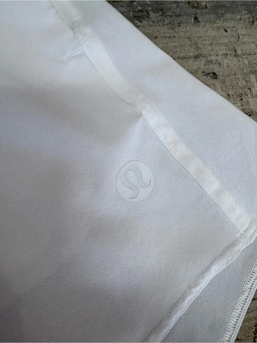 Lululemon White Sz 2, narrow waistband tennis skirt